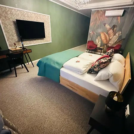 Hotel Residenz Luxury - Outletcity - Parken - Klima - 24h Check-in 3*