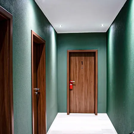 Residenz Luxury - Outletcity - Parken - Klima - 24h Check-in מלון 3*