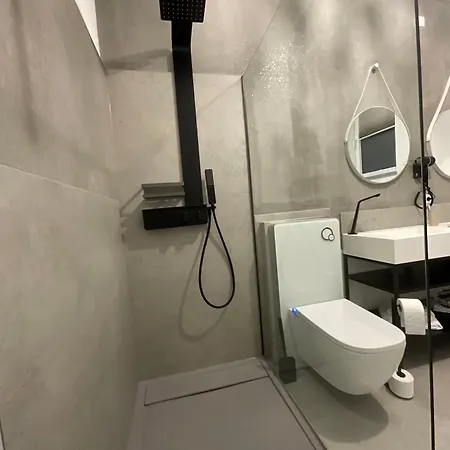 Residenz Luxury - Outletcity - Parken - Klima - 24h Check-in Szálloda 3*