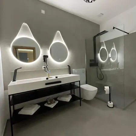 Residenz Luxury - Outletcity - Parken - Klima - 24h Check-in מלון מצינגן