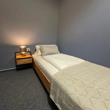 Hotel Residenz Luxury - Outletcity - Parken - Klima - 24h Check-in 3*