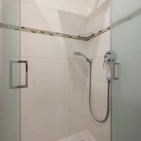 Residenz Luxury - Outletcity - Parken - Klima - 24h Check-in