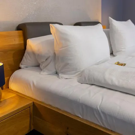 Отель Residenz Luxury - Outletcity - Parken - Klima - 24h Check-in Метцинген