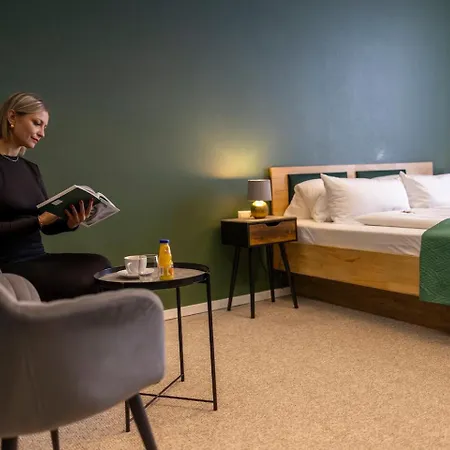 Отель Residenz Luxury - Outletcity - Parken - Klima - 24h Check-in 3*