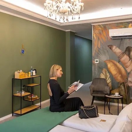 Residenz Luxury - Outletcity - Parken - Klima - 24h Check-in 3*