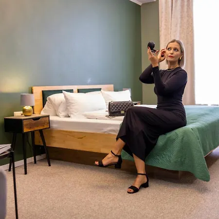 Residenz Luxury - Outletcity - Parken - Klima - 24h Check-in Отель 3*