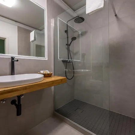 Hotel Residenz Luxury - Outletcity - Parken - Klima - 24h Check-in 3*