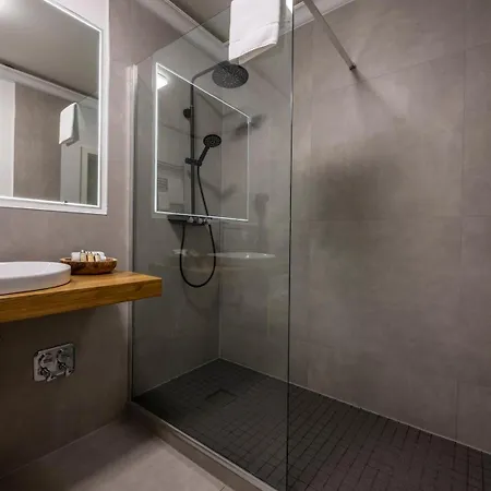 Szálloda Residenz Luxury - Outletcity - Parken - Klima - 24h Check-in 3*