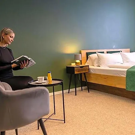 Hotel Residenz Luxury - Outletcity - Parken - Klima - 24h Check-in